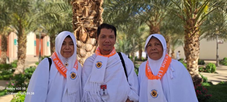 Ingin Umroh Bersama Orang Tua? Ini 7 Tips Penting dan Mengapa Holiday Travel adalah Pilihan Terbaik